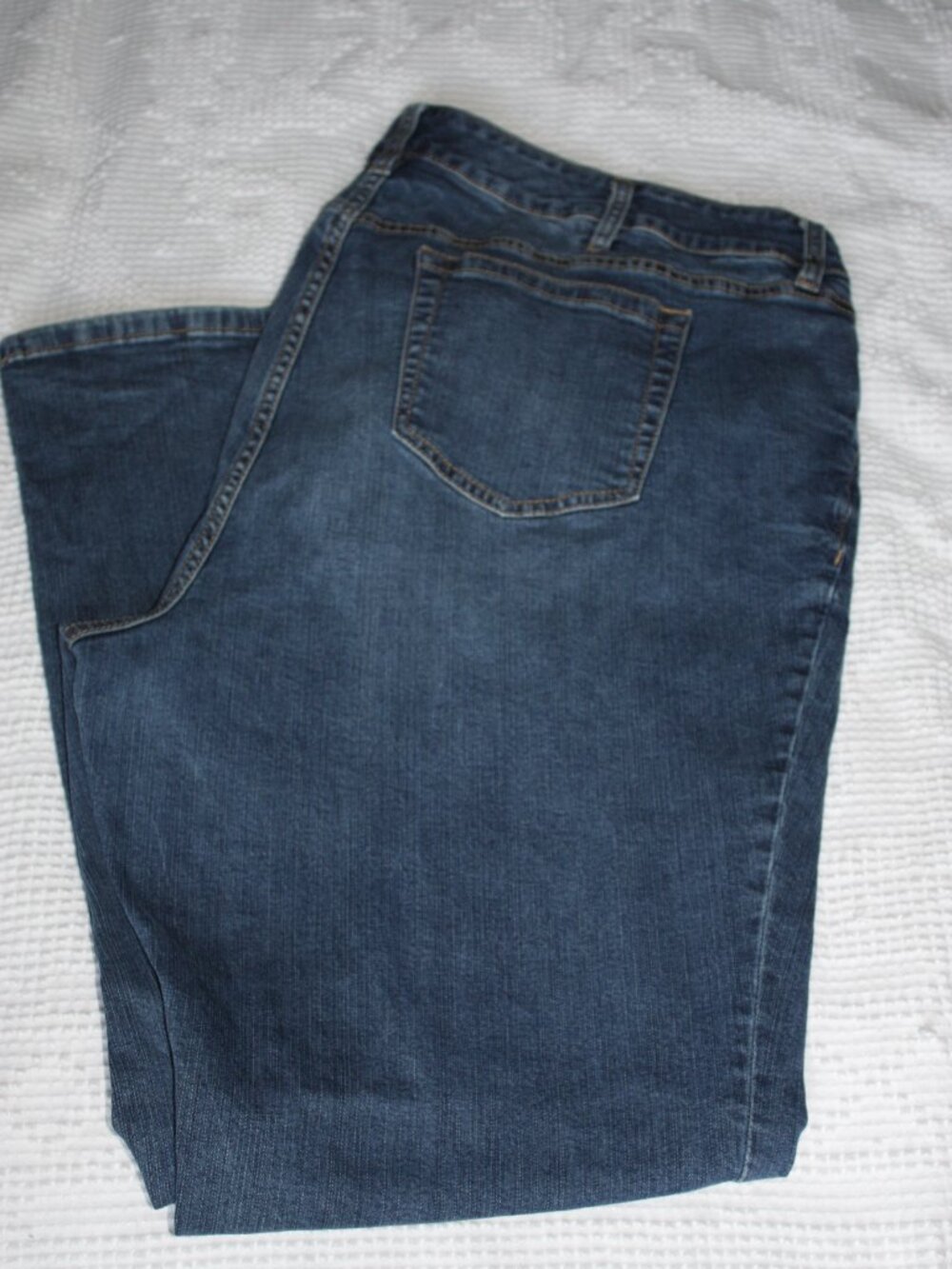 Torrid Relaxed Bootcut Jeans Medium Wash Denim Stretch Size 24 Regular 24R